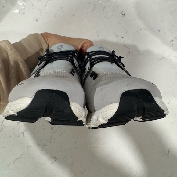 On Cloud Grey and Black Shoes size 7.5 - Picture 5 of 10